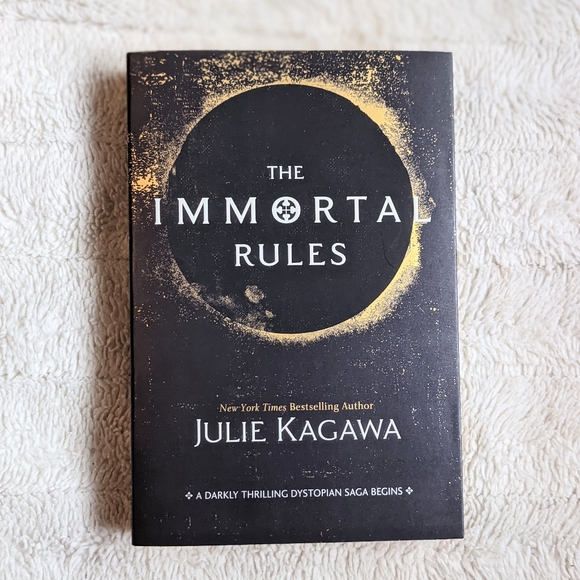 The Immortal Rules by Julie Kagawa - Picture 5 of 11